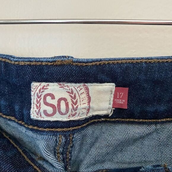 SO Jeans Dark Wash Denim Frayed Bottoms Casual Neutral - Picture 6 of 8